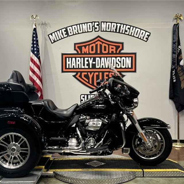 2020 Harley-Davidson Tri Glide Ultra FLHTCUTG - BLACK W/PINSTRIPE