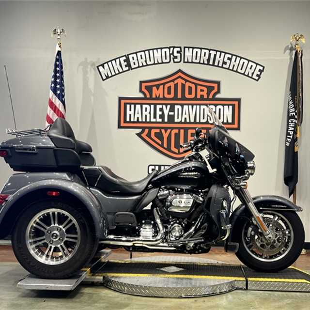 2021 Harley-Davidson Tri Glide Ultra - GAUNT GRY MET/VIV BK W/12 D